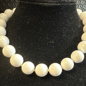 254- Vtge. Monet White Round Lucite Beaded 18” Necklace